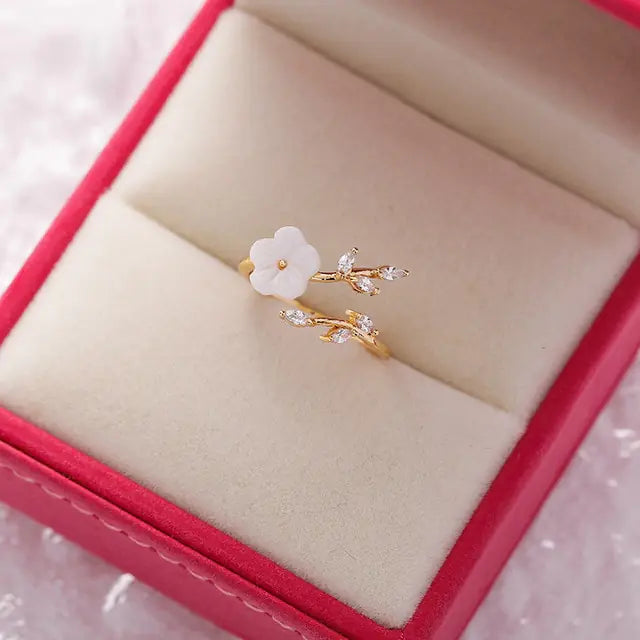 Exquisite Crystal Flower Ring